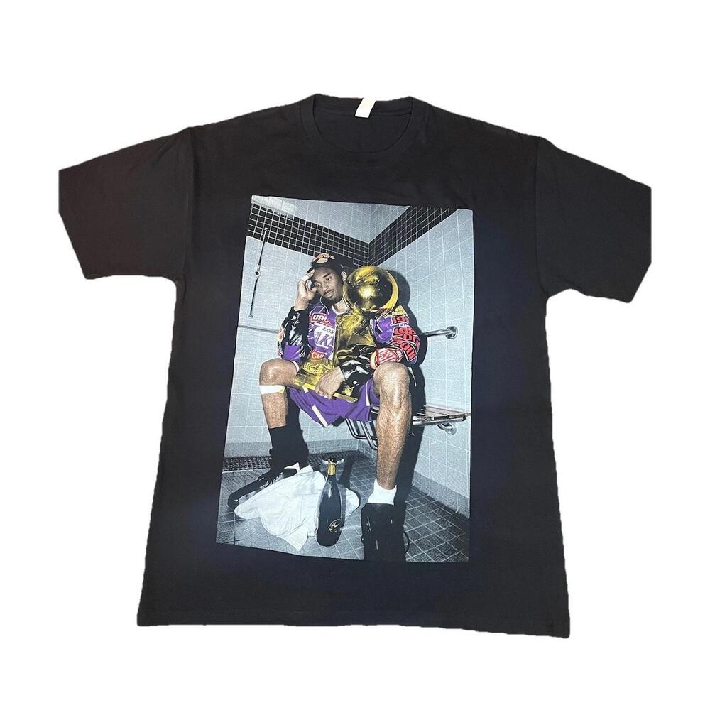 Kobe Bryant Championship Locker Room Graphic T-Shirt Large Brand New